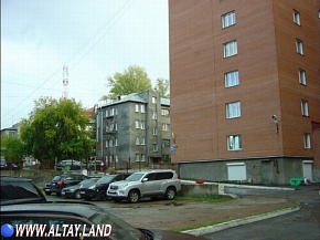 Продам недорого двухкомнатную квартиру в центре Новосибирска